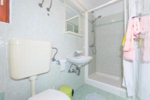 Vannituba majutusasutuses Beautiful Rustical Apt Ana in the Heart of Rovinj