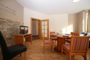 Telewizja i/lub zestaw kina domowego w obiekcie City Apartments Mozart