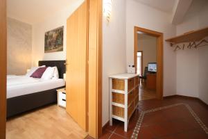 Łóżko lub łóżka w pokoju w obiekcie City Apartments Mozart