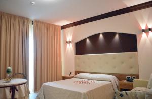 Postel nebo postele na pokoji v ubytování Park Hotel Tyrrenian