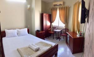Postel nebo postele na pokoji v ubytování Thuy Van Hotel