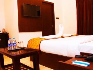 A bed or beds in a room at Staylite Suites