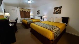 a hotel room with two beds and a window at Motel West in Bend +99 photos