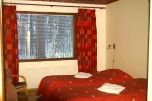 A bed or beds in a room at Karjalan Kievari