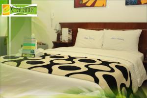 Postel nebo postele na pokoji v ubytování Hotel Catama Inn