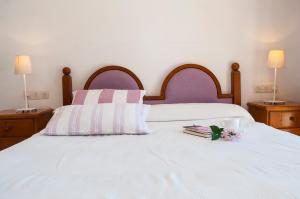 Łóżko lub łóżka w pokoju w obiekcie Apartamento Porto Cari 21