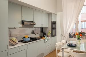 A kitchen or kitchenette at Daplace - Renzo Apartment Még 23 kép