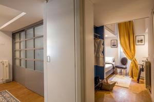 A bed or beds in a room at Daplace - Renzo Apartment