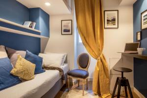 A bed or beds in a room at Daplace - Renzo Apartment