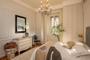A bed or beds in a room at Daplace - Renzo Apartment