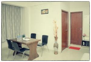 Orange Corner, Near Kempegowda Airport, Airport Pickup And Drop Available 24x7的休息区