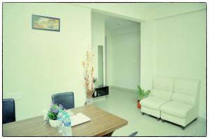 Orange Corner, Near Kempegowda Airport, Airport Pickup And Drop Available 24x7的休息区