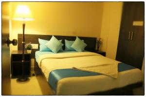 Orange Corner, Near Kempegowda Airport, Airport Pickup And Drop Available 24x7客房内的一张或多张床位