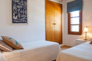 Łóżko lub łóżka w pokoju w obiekcie Apartamento Porto Cari 21