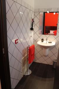 Bathroom sa B&B Scirocco D'Africa