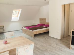 Postel nebo postele na pokoji v ubytování Apartments and rooms Nataša 1