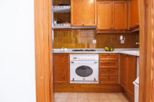 Kuchnia lub aneks kuchenny w obiekcie Apartamento Porto Cari 21