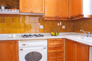 Kuchnia lub aneks kuchenny w obiekcie Apartamento Porto Cari 21
