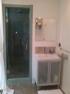 Gallery image of Ocean Front Vortex Female Hostel private rooms Free bikes in Los Angeles