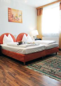 מיטה או מיטות בחדר ב-Stadthotel Restaurant Auerhahn