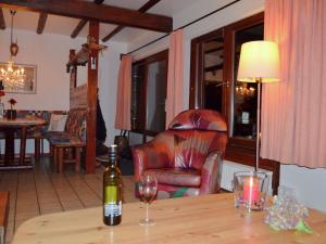 Spacious Holiday home in Feriendorf Frankenau near Forestにあるシーティングエリア