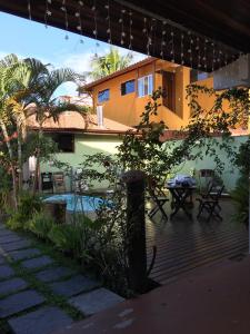 Casa con patio y piscina en Suítes cambucá, en Paraty