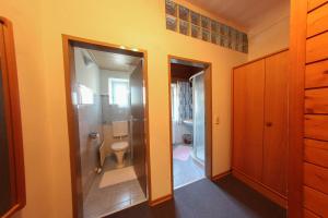 Vannituba majutusasutuses Pension Kröll