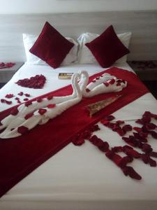 Llit o llits en una habitació de Mintaka Hotel + Lounge