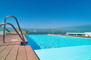 The swimming pool at or close to Fabulous Penthouse Downtown Tarifa, Maestro Apartments