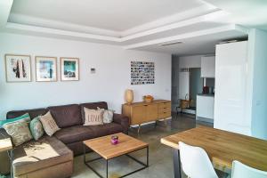 A seating area at Fabulous Penthouse Downtown Tarifa, Maestro Apartments