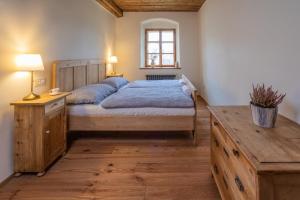Letto o letti in una camera di Statek U Medvěda