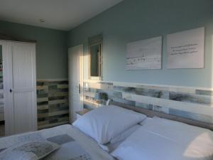 Un pat sau paturi într-o cameră la Villa Harmonie