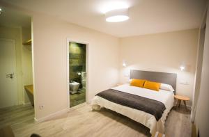 Posteľ alebo postele v izbe v ubytovaní Villa Lucerna Sports & Hotel Resort