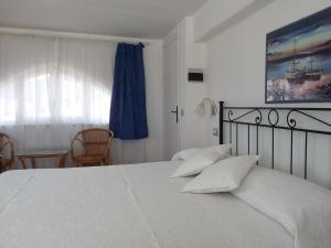 Ένα ή περισσότερα κρεβάτια σε δωμάτιο στο Hotel Orpheus