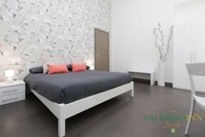 Postel nebo postele na pokoji v ubytování Palermo Inn Suite