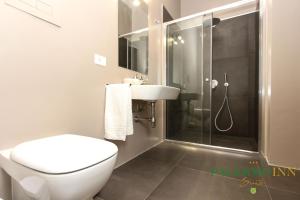 Koupelna v ubytování Palermo Inn Suite