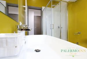 Koupelna v ubytování Palermo Inn Suite
