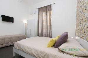 Postel nebo postele na pokoji v ubytování Palermo Inn Suite