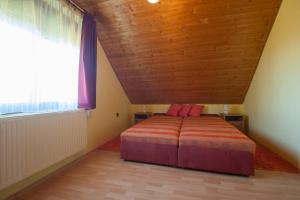 Posteľ alebo postele v izbe v ubytovaní Apartment in Balatonkeresztur 36546