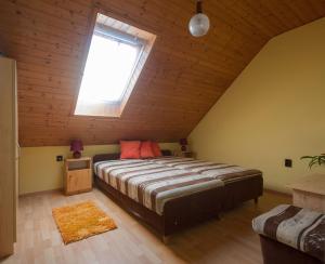 Posteľ alebo postele v izbe v ubytovaní Apartment in Balatonkeresztur 36546