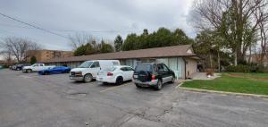 a parking lot with cars parked in front of a building at Town'n Country Motor Inn in Leamington +28 photos