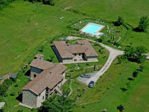 Bazén v ubytovaní Farmhouse Passignano near Lake Trasimeno alebo v jeho blízkosti