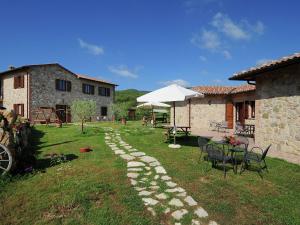 Vonkajšia záhrada v ubytovaní Farmhouse Passignano near Lake Trasimeno