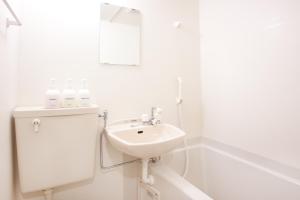 a bathroom with a sink, toilet and bathtub at Hanabi Hotel in Tokyo