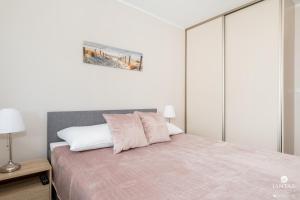 Posteľ alebo postele v izbe v ubytovaní Jantar Apartamenty Bliżej Morza