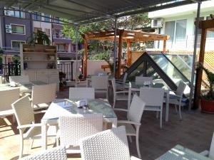 A restaurant or other place to eat at Mirana Family Hotel