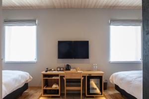 Rúm í herbergi á MASCOS HOTEL Masuda Onsen