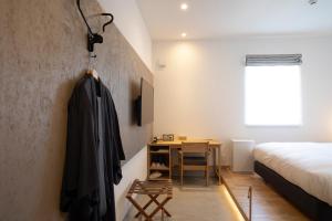 Rúm í herbergi á MASCOS HOTEL Masuda Onsen