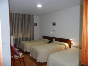 Postel nebo postele na pokoji v ubytování Hostal Coruña