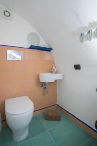 A bathroom at DAME casa vacanza